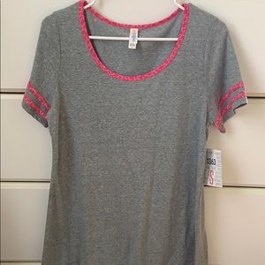 Small Lularoe Classic Tee